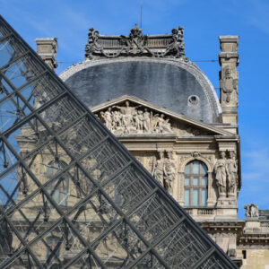 Pirámide del Louvre